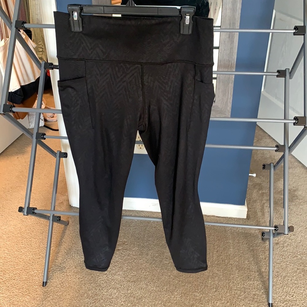 Athleta salutation stash pocket 7/8 right